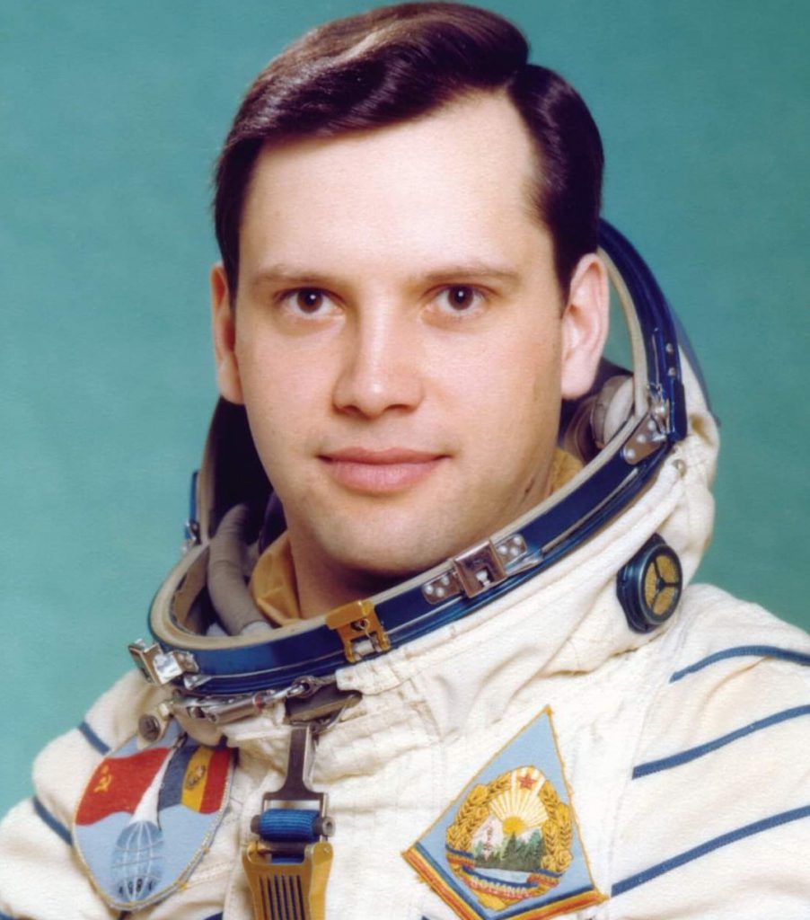 39 de ani de când Dumitru Prunariu privea Pământul din Cosmos, făcându-l pe Nichita Stănescu să exclame: ”Un Făt-Frumos, gingaș, modest și savant”