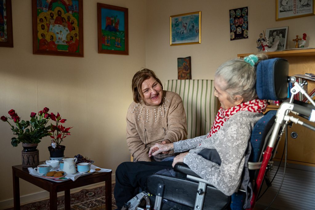 Marea iubire a lui Nichita Stănescu, poeta Gabriela Melinescu, stă într-un azil din Stockholm, izolată în fața COVID-19 și zăvorâtă în propria suferință