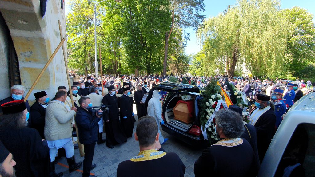 Dublă măsură la înmormântările pacienţilor cu COVID. Derogare specială de la Arafat pentru funeraliile ÎPS Pimen: „Fiind o personalitate bisericească, n-ai cum să nu accepți”