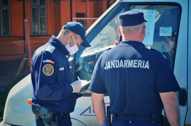Cât era mita pentru un post de ofițer în Jandarmeria Română. Mai mulți șefi ai instituției, trimiși în judecată de DNA într-un dosar de corupție