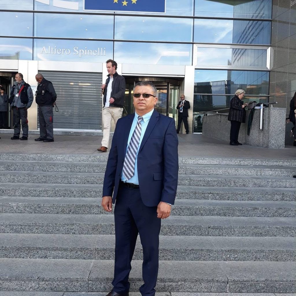 O asistentă medicală romă și încă patru profesioniști din aceeași etnie își povestesc munca și viața din pandemie. „Eram mică, neagră și urâtă, dar m-am autodepășit”