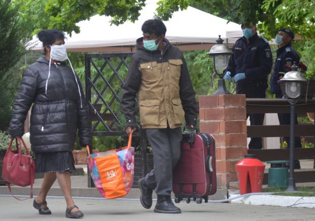 Aproape 50.000 de străini, majoritatea din Asia, au primit permis de muncă anul trecut în România. Oferta de joburi e de cinci ori mai mare
