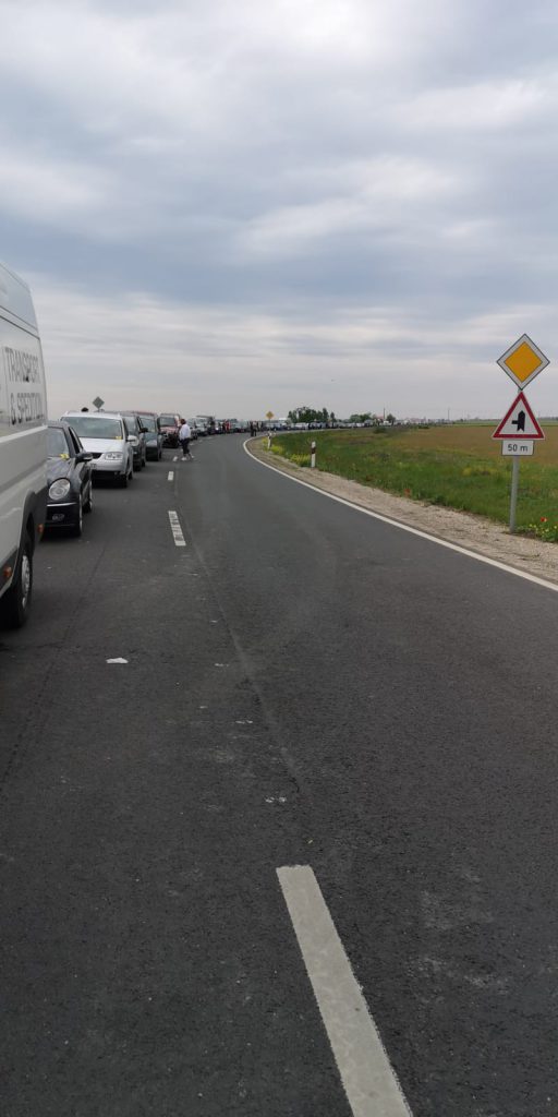 VIDEO | Infernul din Vama Nădlac. Disperarea unei femei care e blocată de peste 10 ore la frontieră: „E o bătaie de joc incredibilă”
