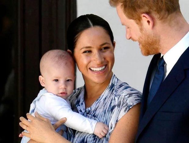 VIDEO | Meghan Markle și Prințul Harry au sărbătorit prima zi de naștere a fiului lor Archie