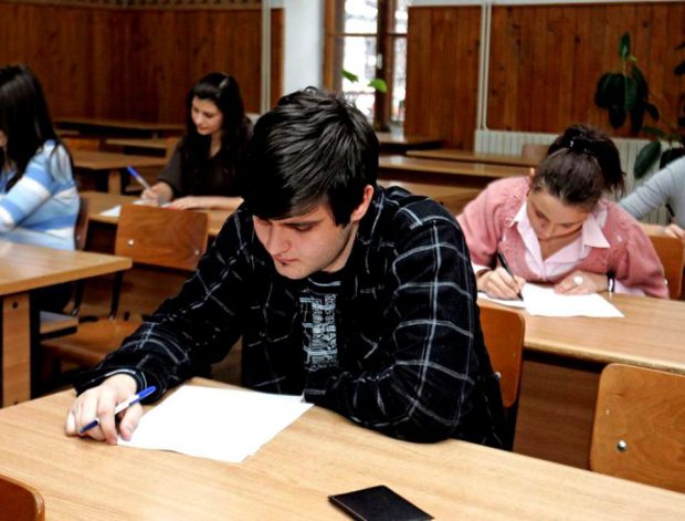 Elevii acuză că vor deveni „cobai” prin noua lege a educației. Cîmpeanu le răspunde că reacționează „imatur”