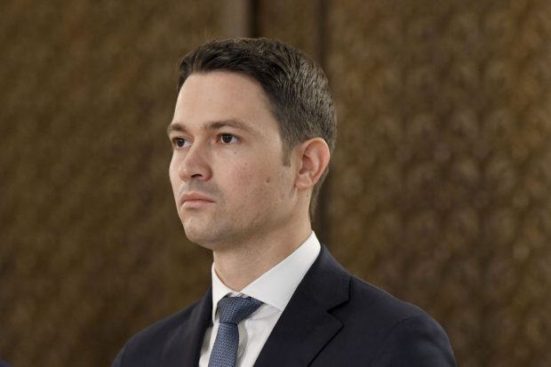 Cine este Robert Sighiartău, una dintre variantele PNL pentru ministrul cercetării după demisia lui Florin Roman