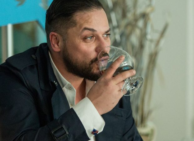 Imagine Stire Augustin Viziru a devenit tată. Prima imagine cu fetița lui. „Bună, eu sunt Maria Petre-Viziru” | 2review.ro