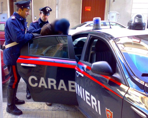 Cum a ajuns o româncă să aibă 500 de mașini pe numele ei. Autoturismele erau folosite pentru a comite jafuri în Italia