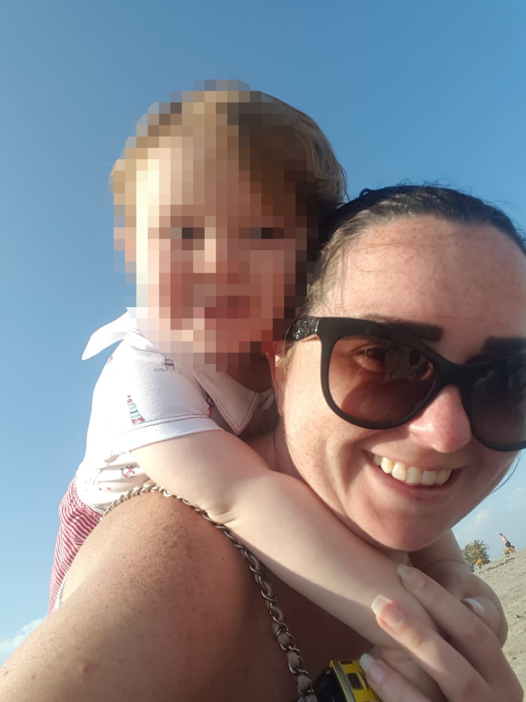 Româncă arestată în Marea Britanie, acuzată că și-a răpit propriul copil: „Mi s-au încălcat toate drepturile”. Închisă cu pedofili și criminali de copii