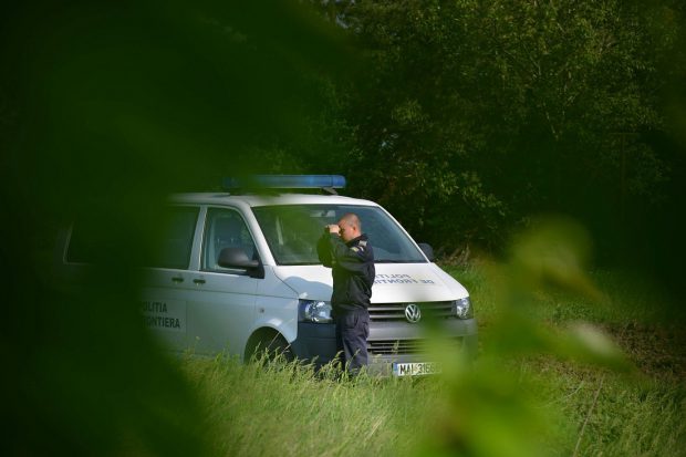 1 leu daune morale pentru un polițist de frontieră din Galați, amenințat în timpul unui control că va fi omorât, iar soția și copiii vor fi violați