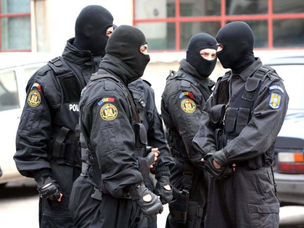 Percheziţii de amploare în dosarul măştilor contrafăcute ajunse la Spitalul Victor Babeş din Timişoara