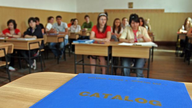 Aproape jumătate dintre copiii care învață la țară nu au luat peste 5 la Evaluarea Naţională 2024