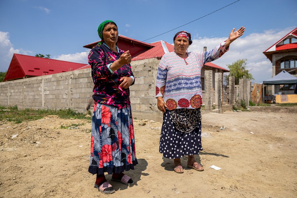 În Murgeni, jandarmii vin şi pleacă, bulibaşa rămâne. Statul român face paradă de forţă într-un oraş pe care l-a abandonat în toate celelalte privinţe