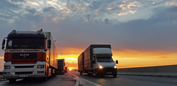 LIBERTATEA TE AJUTĂ. Restricții de circulație pe A2 şi pe două drumuri naţionale