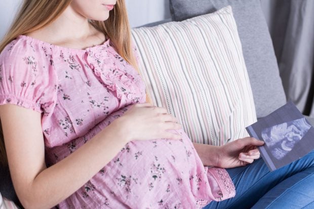 Spania oferă tratament de fertilizare în vitro gratuit pentru femeile singure și cele din comunitatea LGBT