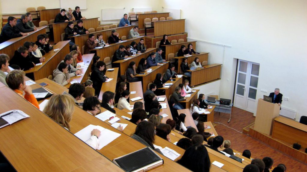 Parlamentul lovește în eficiența unei întregi societăți, dacă suprimă discuțiile din universități