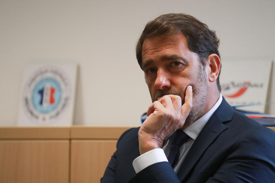De ce și-au aruncat polițiștii francezi cătușele pe jos. Proteste în toată Franța: “Fără poliție, fără pace”
