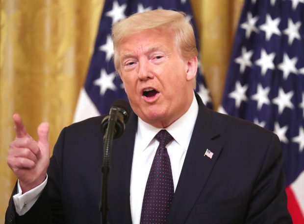 Donald Trump face bani de pe urma zilei în care Joe Biden va deveni președintele SUA