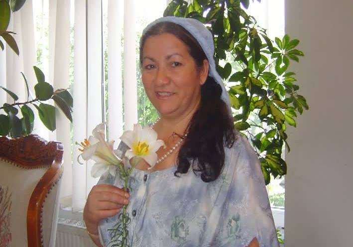 Două femei te vor ajuta să înțelegi mai multe despre istoria romilor în România: scriitoarea care a tradus Biblia în romani și doctoranda în muzică lăutărească de la Stanford