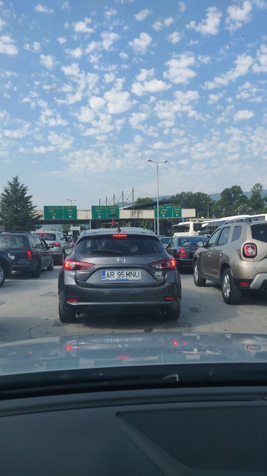 VIDEO | Sunt din nou cozi kilometrice la punctul de frontieră Kulata. Timpul de așteptare este și de 5 ore! Reacția Ministerului de Externe