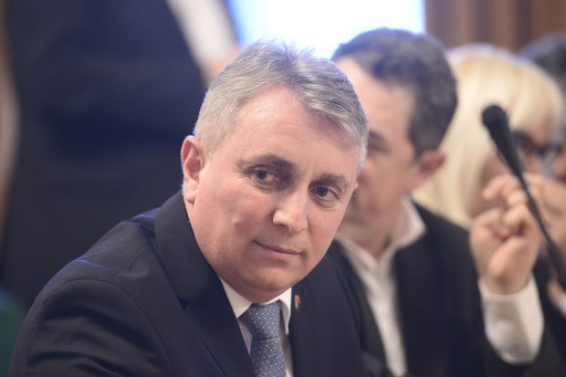 Ministrul de Interne, după verificările din școli: „15% dintre acestea au autorizaţie de securitate la incendiu, iar 30% au pază proprie„
