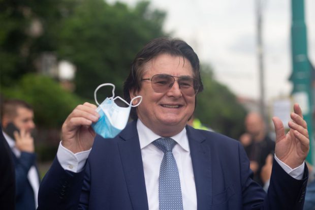 Nicolae Robu, fostul primar al Timişoarei, a avut COVID: „Graţie medicilor şi a Celui de Sus, am trecut cu bine peste această încercare deloc uşoară”