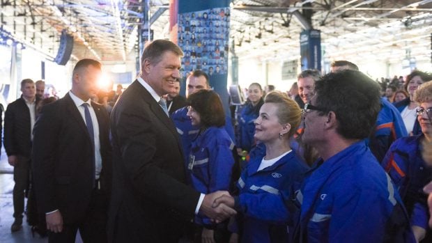 VIDEO LIVE | Klaus Iohannis vizitează fabrica Ford. I se va prezenta noul model Puma