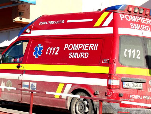 Un bărbat din Râmnicu Vâlcea s-a aruncat de la etajul 4 cu fiul său de 7 ani în braţe