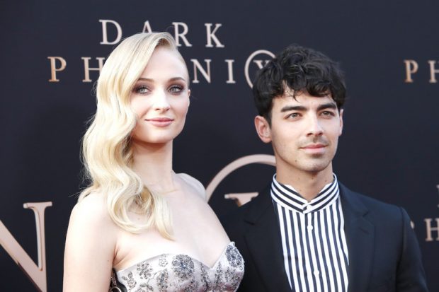 Imagine Stire Actrița Sophie Turner, Sansa Stark din “Game of Thrones”, a devenit mămică | 2review.ro