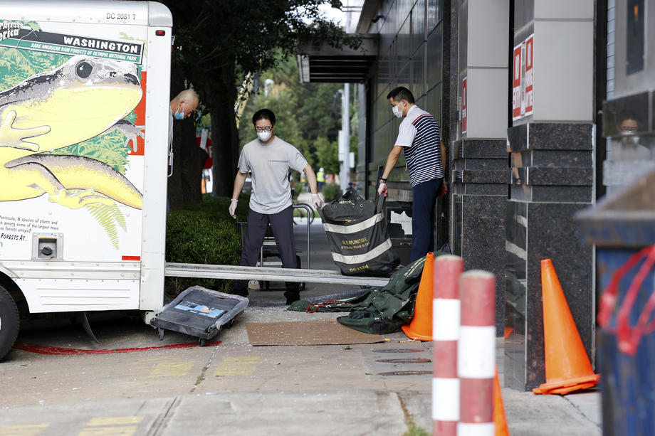 VIDEO | Tensiunile SUA - China escaladează. Agenții americani au intrat în consulatul chinez de la Houston, după expirarea ultimatumului
