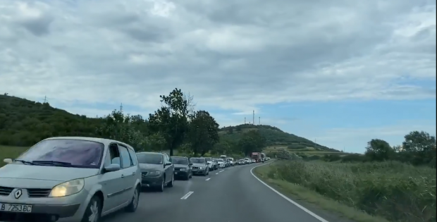 Trafic intens pe Valea Prahovei, pe ambele sensuri al DN 1. Unde sunt cele mai aglomerate zone