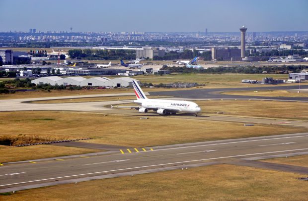 Avionul unei firme românești, cu 303 pasageri la bord, reținut la sol pe un aeroport din Franța. Ce suspiciuni au autoritățile franceze