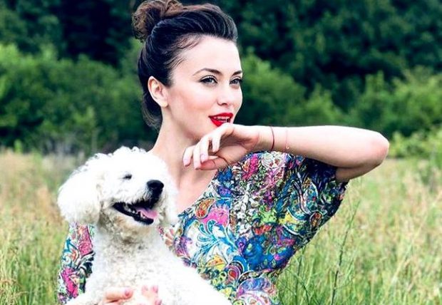 Imagine Stire Anca Dumitra, alias Gianina din Las Fierbinți, își dorește o familie numeroasă. “Nu prea am fost genul de fetiță care să-și imagineze rochițe de mireasă” | 2review.ro