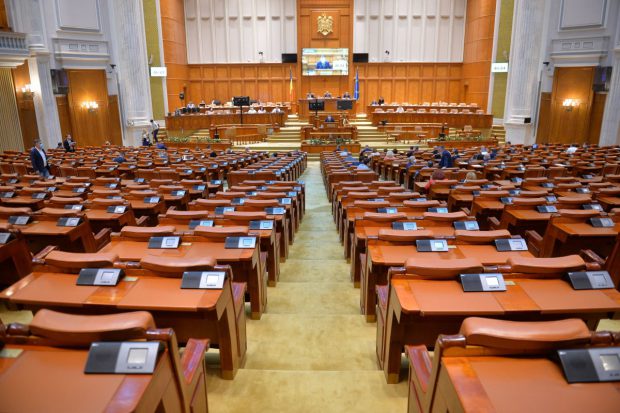 Plafonarea prețurilor la energie și gaze, adoptată de Parlament. Legea merge la promulgare