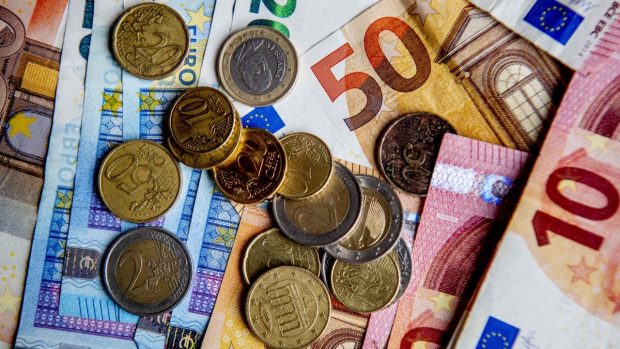 Leul se apreciază față de euro și dolar în ultima perioadă, marcând o recuperare remarcabilă