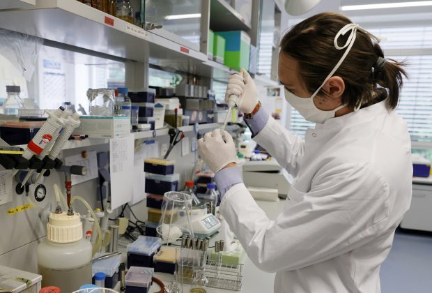 Oficiali UE: Nu vor fi suficiente doze de vaccin pentru toți cetățenii europeni până în 2022