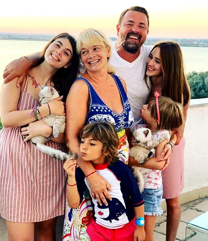 Horia Brenciu și-a sărbătorit ziua de naștere alături de familia lui. Artistul a împlinit 48 de ani