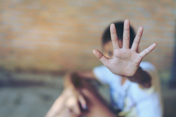 Un instructor de la o şcoală specială şi un paznic al DGASPC Mehedinți, arestaţi preventiv după ce au abuzat sexual șapte copii și tineri