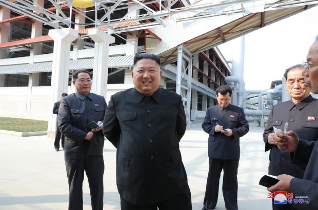 Coreea de Nord le-a spus locuitorilor să rămână în case din cauza unui praf galben din China, care “ar putea aduce coronavirusului”