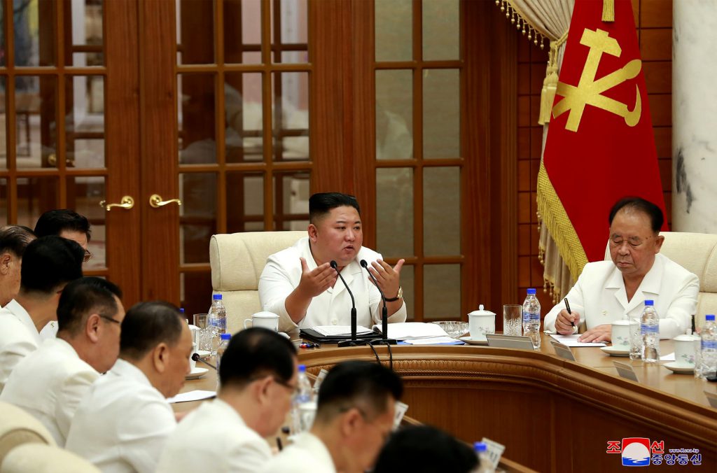 Phenianul a publicat noi imagini cu Kim Jong-un, după noile speculații legate de starea sa de sănătate