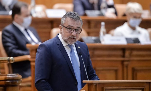 USR a depus moțiune simplă împotriva lui Lucian Romașcanu. „A refuzat să îl demită pe directorul TNB”