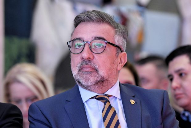 Ministrul Culturii, Lucian Romașcanu, a fost testat pozitiv cu COVID-19