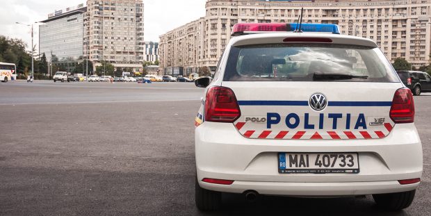 VIDEO | Polițiști de la rutieră, amenințați în trafic de un jandarm băut: „Voi avea grijă special de tine”