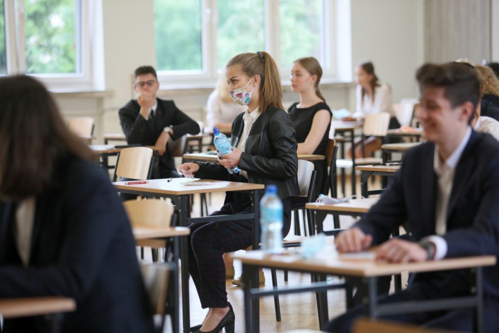 Cum se redeschide școala în Europa: ce măsuri au luat italienii, francezii, britanicii și finlandezii ca să-și primească elevii la ore