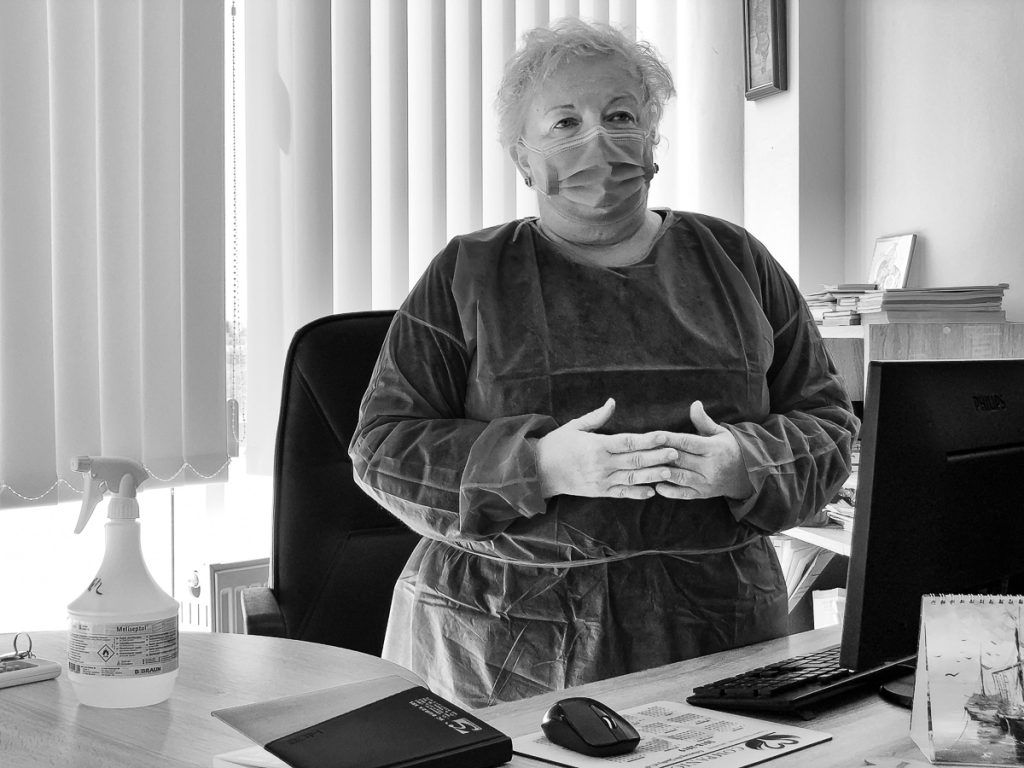 REPORTAJ | În Secţia COVID a Spitalului Judeţean Arad, medicii şi pacienţii împart şi responsabilitatea, şi teama în faţa bolii: „Ne-am dat curaj unii altora!”