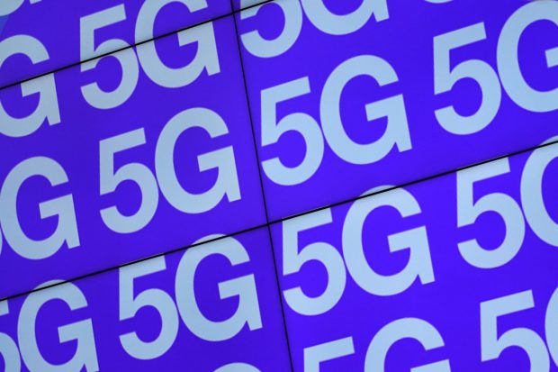 Coliere și accesorii care ar fi trebuit să ofere protecție împotriva 5G s-au dovedit a fi radioactive