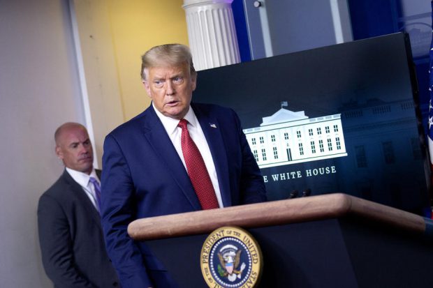 VIDEO | Conferința lui Donald Trump la Casa Albă, întreruptă de focuri de armă. Reacția președintelui după ce a fost scos din sală