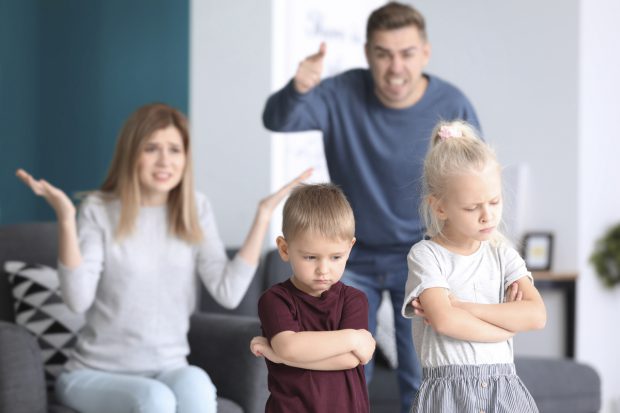 Cum gestionăm diferențele de opinie între părinți cu privire la creșterea copiilor