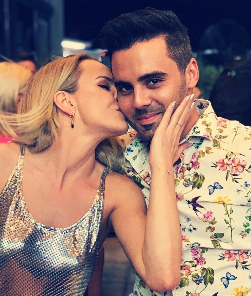 Sandra Izbașa visează să devină actriță, dar fără ajutorul nepotului lui Ștefan Bănică jr, care este iubitului ei. Cum își motivează fosta gimnastă decizia