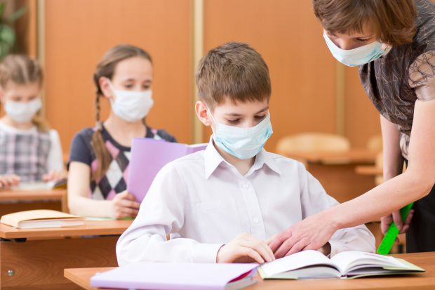 Jumătate din personalul învățământului preuniversitar din Dolj se vaccinează